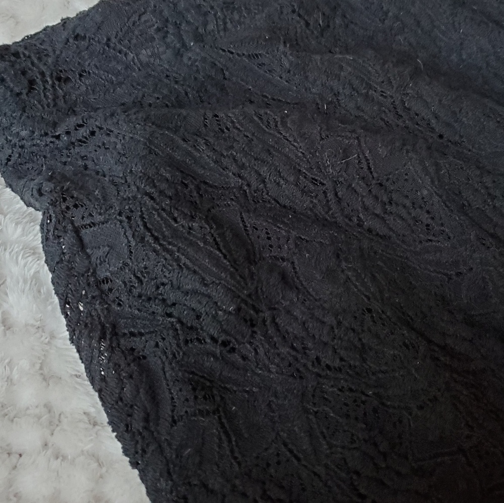 Black lace skater skirt - Picture 3 of 3